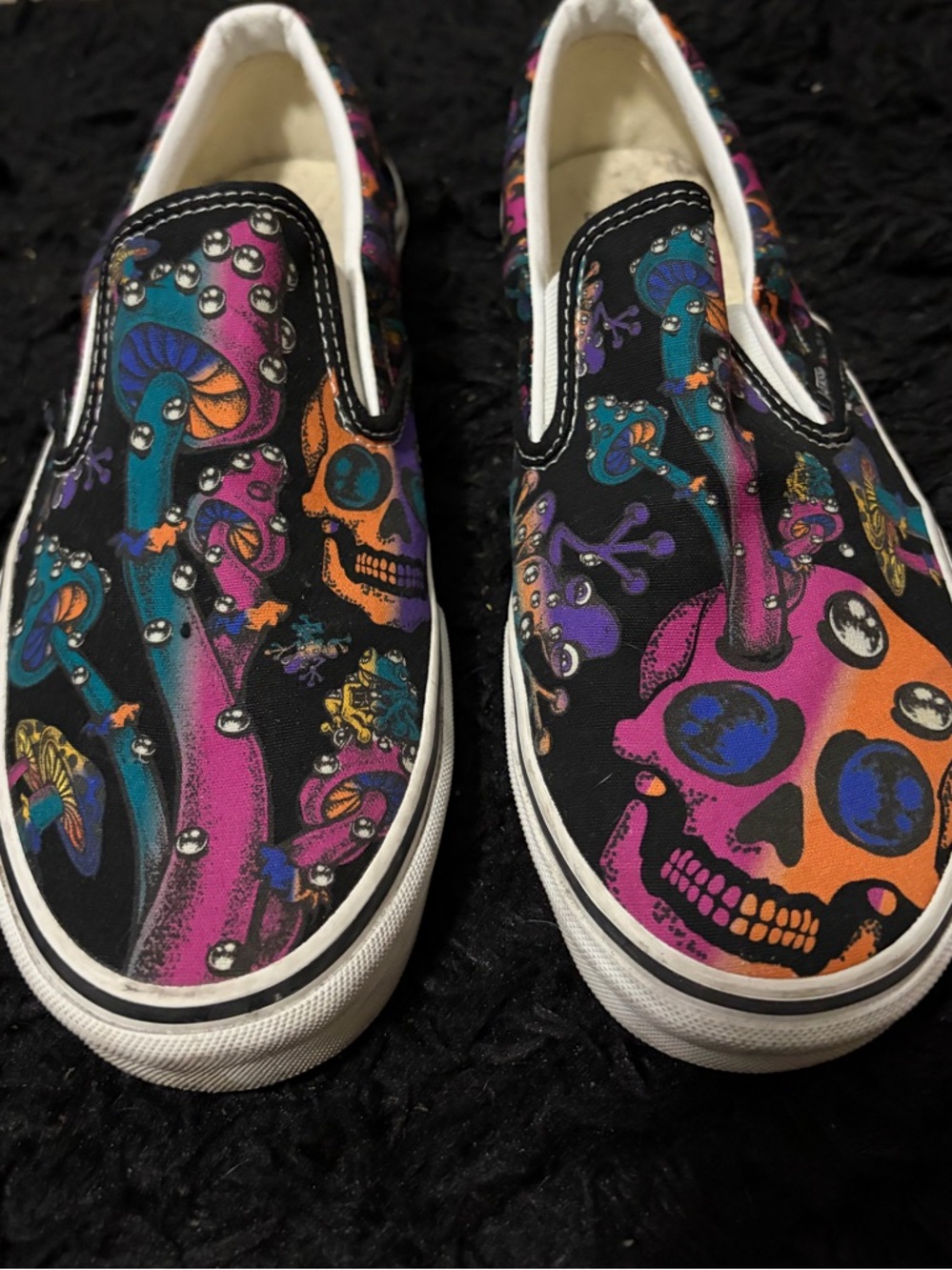 Unisex Slip-On Vans with Colorful Skull & Mushroom Print - Black